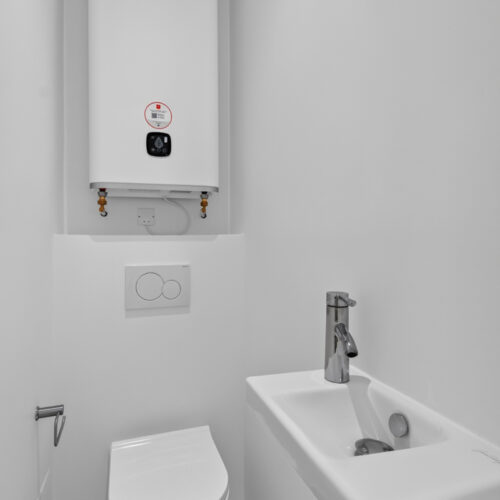 Création d'un WC avec son lave main et ballon d'eau chaude