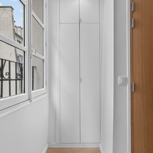 Meuble sur mesure pour disjoncteur
