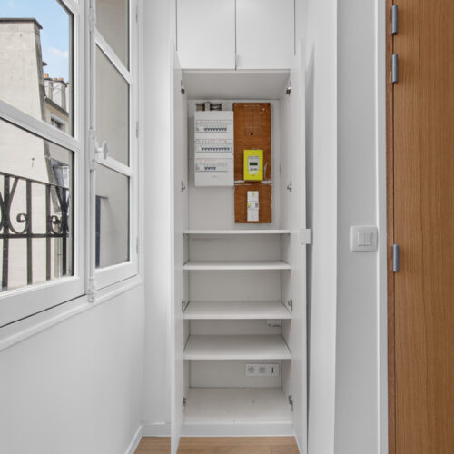 Meuble sur mesure pour disjoncteur